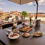 Ξενοδοχείο Cube 4*