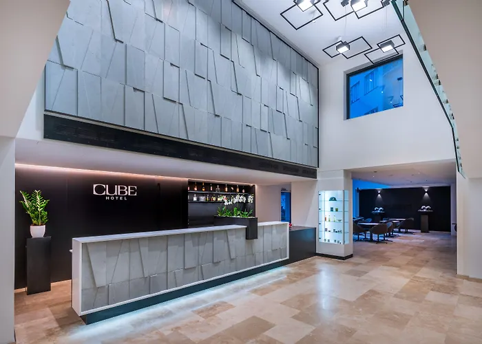 호텔 Cube 4*